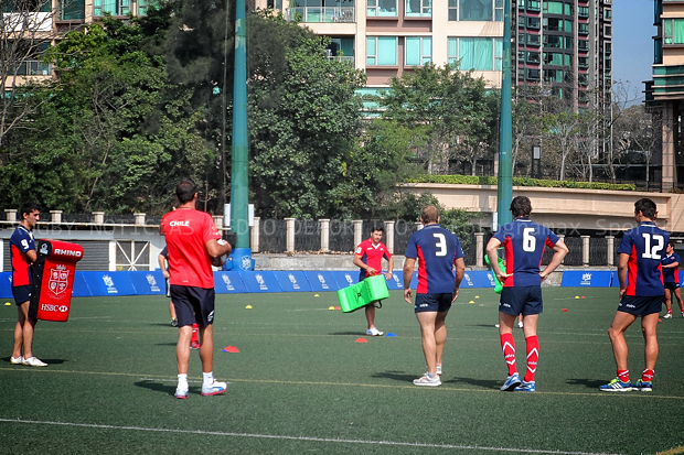 En una carrera contra el tiempo, Chile prepara sus partidos en Hong Kong